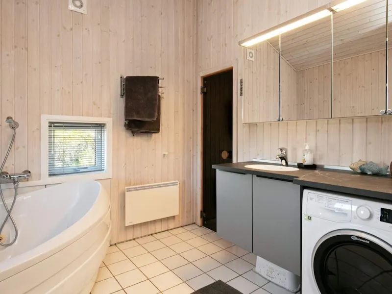 Billede 8 af 6 Person Holiday Home in Lokken