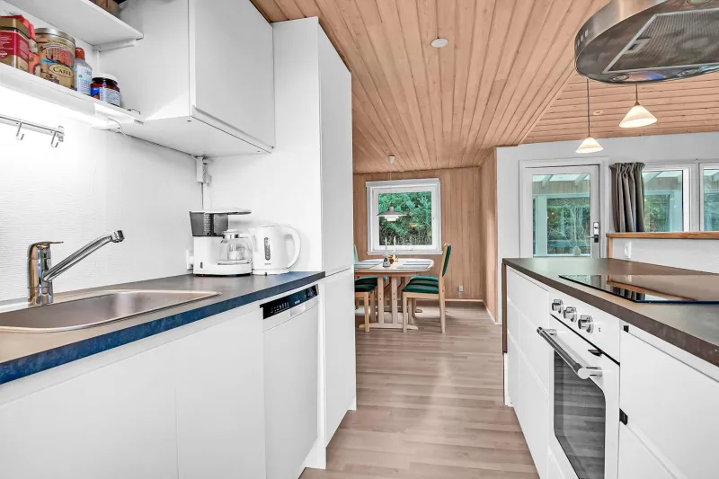 Billede 8 af Cozy Cottage With 600 M To The Beach