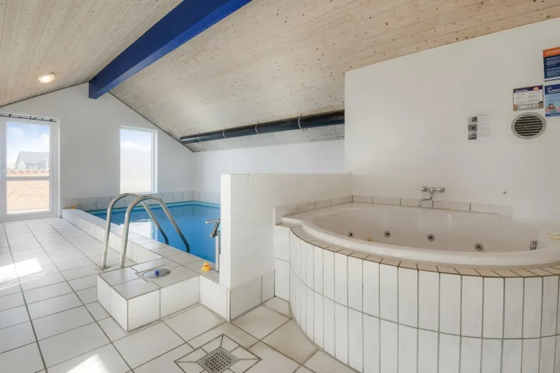 Billede 32 af Cozy Holiday House With Pool By The Sea - Sj940