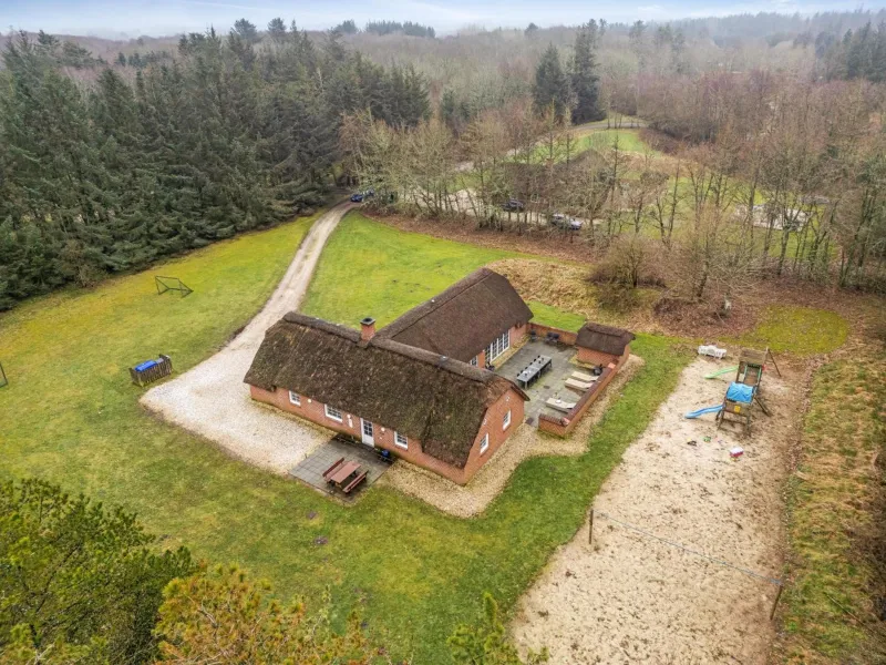 Large Pool House With Beach Volleyball - 2000