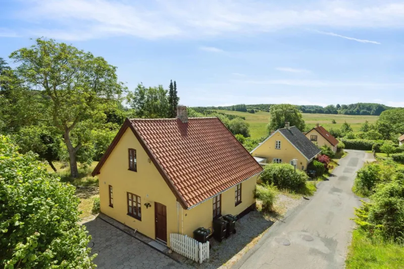 Billede 2 af Old Local House From 1904 With Natural Garden