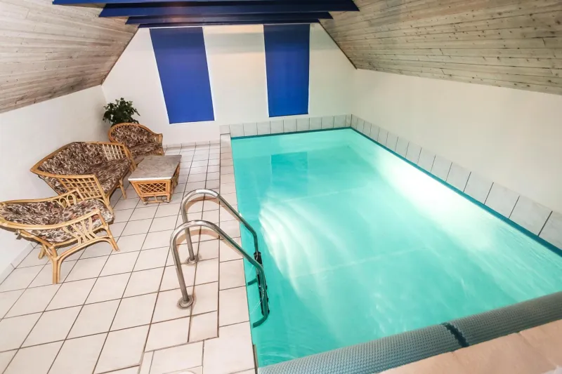 Thatched house with spa and pool by the sea - SJ67