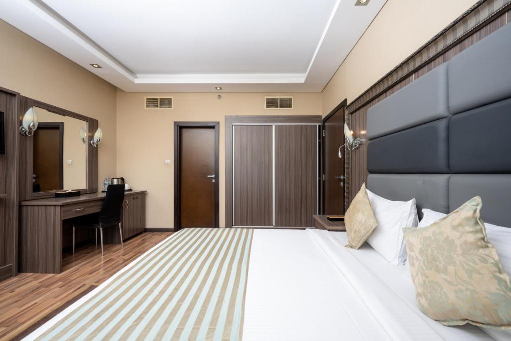 Black Stone Hotel
