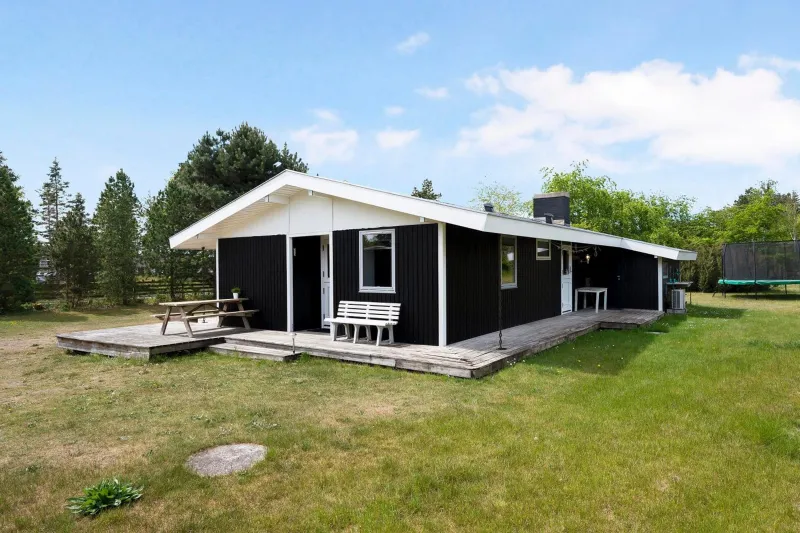 Billede 2 af Nice Home In Knebel With 4 Bedrooms And Wifi