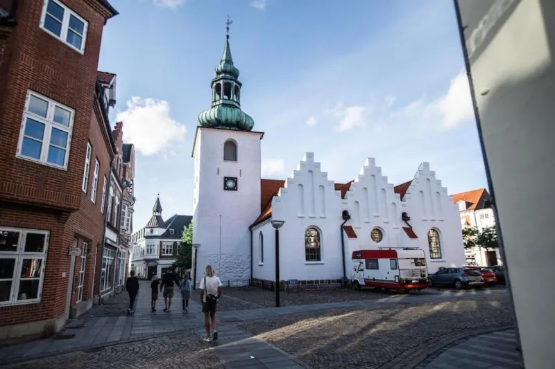Billede 7 af Stort sommerhus ved vandet - plads til 2 familier