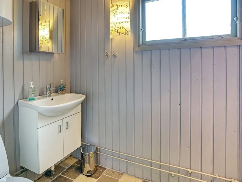 Billede 2 af 5 Person Holiday Home in Hojby