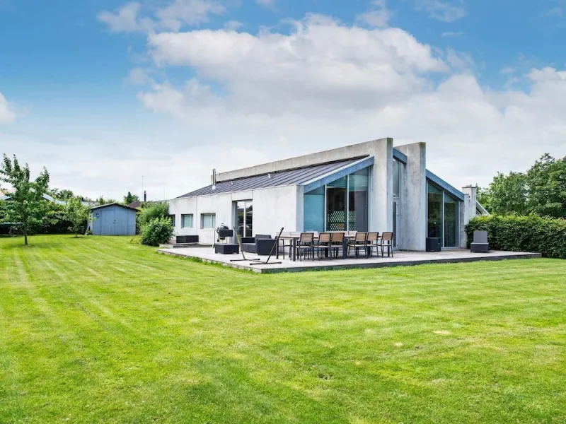 10 Person Holiday Home in Juelsminde