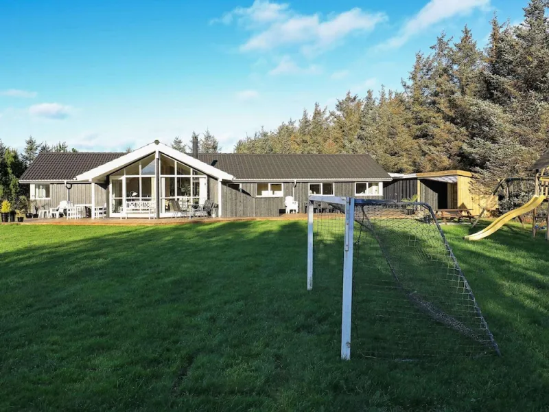Billede 14 af 8 Person Holiday Home in Lokken