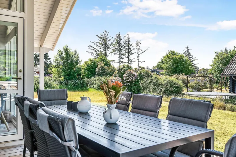 Billede 6 af Stylish 8-Person Holiday Home Just 5 Minutes Walk From The Sandy Beach